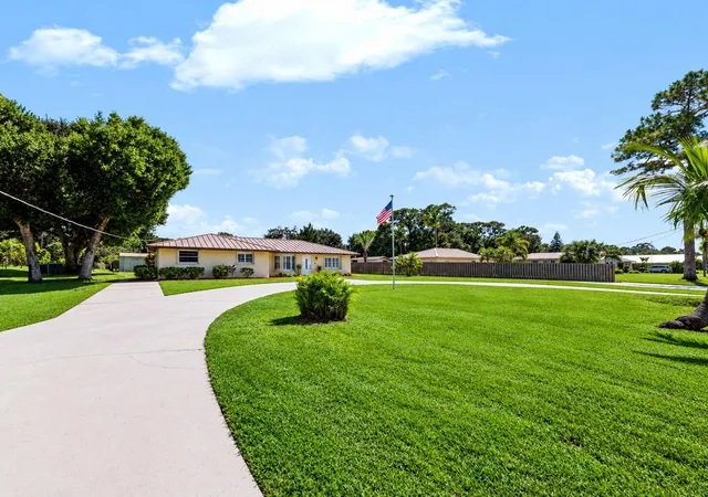 Photo 2 of Single family home for sale at 1550 Sw Wildcat Trl, Stuart, FL 34997 | MLS# B26081686 | Listing updated on 2026-10-07