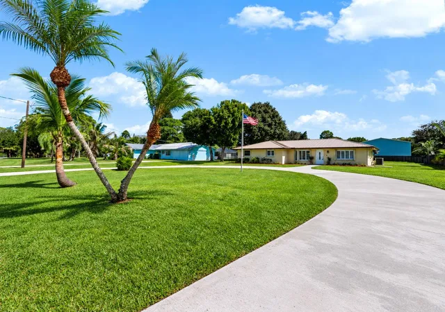 Photo 3 of Single family home for sale at 1550 Sw Wildcat Trl, Stuart, FL 34997 | MLS# B26081686 | Listing updated on 2026-10-07