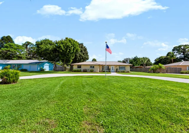 Photo 3 of Single family home for sale at 1550 SW Wildcat Trl, Stuart, FL 34997 | MLS# B26081686 | Listing updated on 2026-10-07