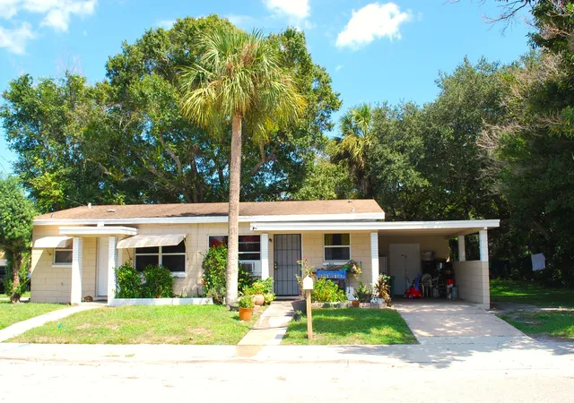 Photo 2 of House for sale at 512 S 6th Street, Fort Pierce, FL 34950 | MLS# B26081816 | Listing updated on 2026-10-10
