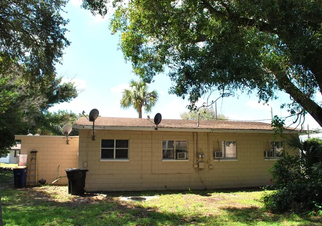 Photo 3 of House for sale at 512 S 6th Street, Fort Pierce, FL 34950 | MLS# B26081816 | Listing updated on 2026-10-10