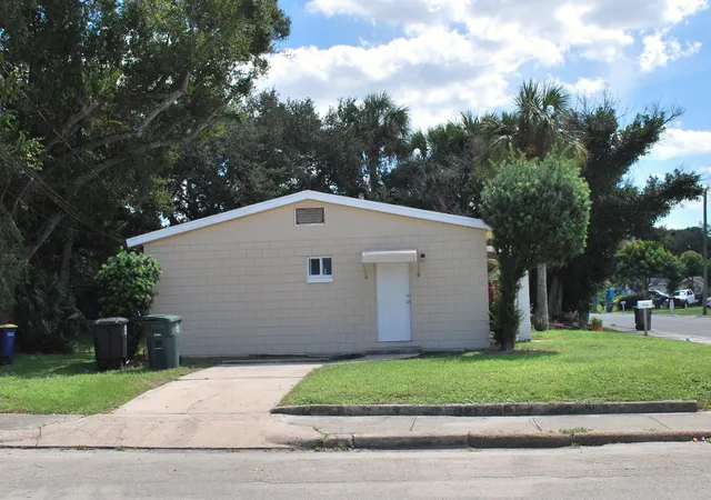 Photo 4 of House for sale at 512 S 6th Street, Fort Pierce, FL 34950 | MLS# B26081816 | Listing updated on 2026-10-10