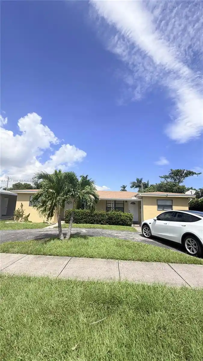Photo 1 of Multi family home for sale at 1009 Ne 2nd Street, Hallandale Beach, FL 33009 | MLS# A12097469 | Listing updated on 2026-09-30