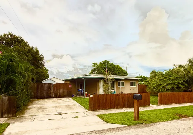 Photo 1 of Single family home for sale at 1014 S 9th Street, Lantana, FL 33462 | MLS# B26081898 | Listing updated on 2026-09-29