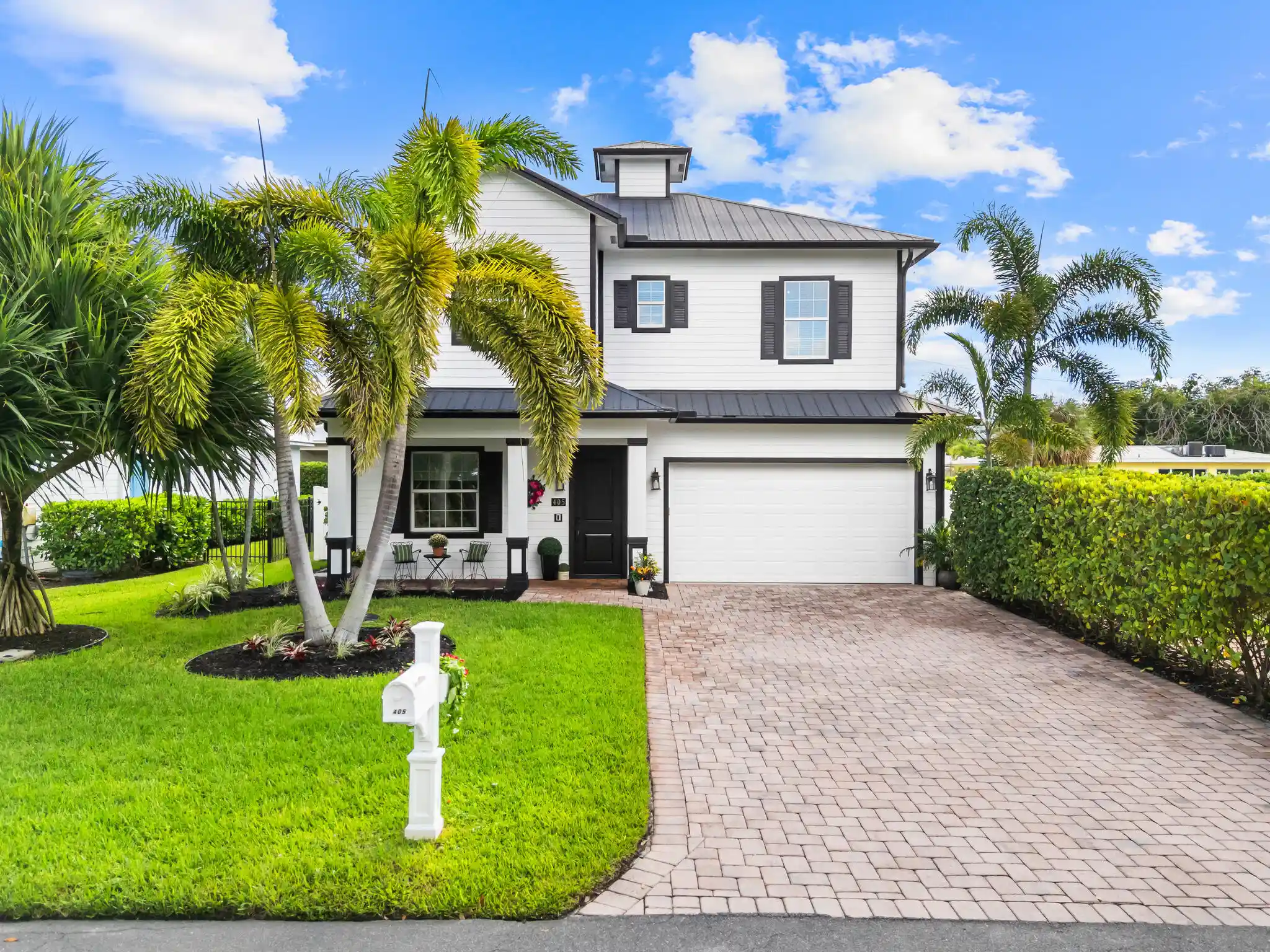 Single family home for sale at 405 SE Coconut Ave, Stuart, FL 34996 | MLS# B26081805