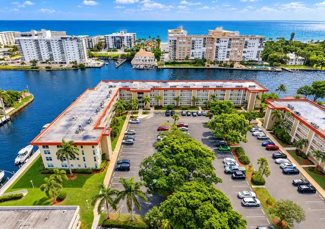 Listing Photo 2 - Condo for sale in building located at 3180 Ne 48Th Ct, Lighthouse Point, FL 33064 - Unit #309