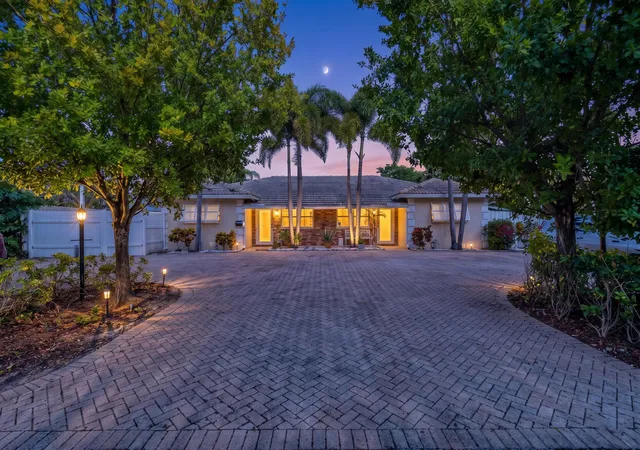 Photo 2 of Multi family home for sale at 5120 Ne 22nd Avenue, Lighthouse Point, FL 33064 | MLS# B26081914 | Listing updated on 2026-10-06