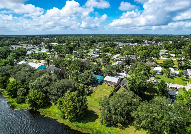 Photo 2 of Single family home for sale at 5275 Se Horizon Ave, Stuart, FL 34997 | MLS# B26081952 | Listing updated on 2026-10-10