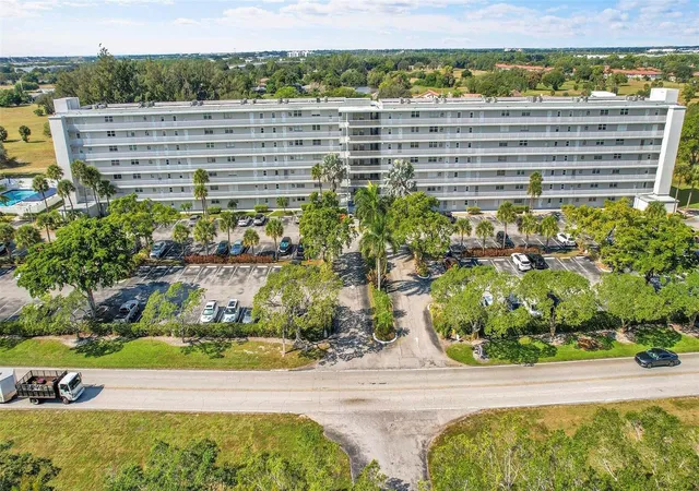Photo 3 of Condo for sale at 6161 Nw 2nd Avenue #123, Boca Raton, FL 33487 | MLS# B26081953 | Listing updated on 2026-10-10
