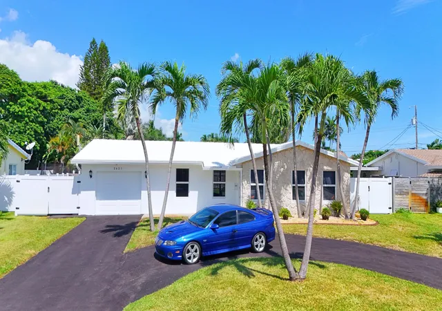 Photo 1 of Single family home for sale at 2621 Ne 51st Court, Lighthouse Point, FL 33064 | MLS# B26081749 | Listing updated on 2026-10-06