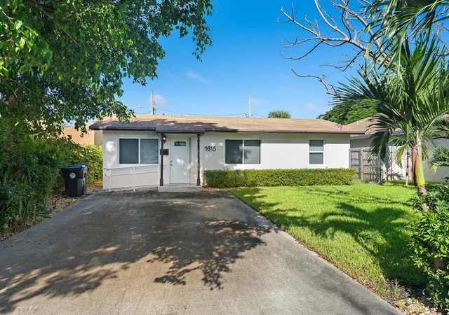 Photo 1 of Single family home for sale at 1615 S North St, Lake Worth Beach, FL 33460 | MLS# B26081973 | Listing updated on 2026-10-10