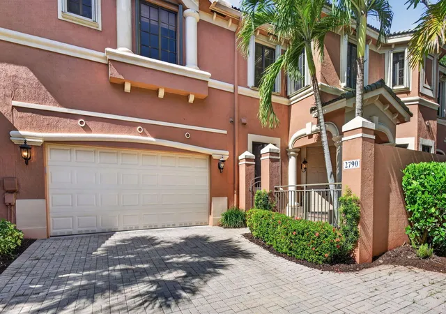 Townhouse for sale at 2790 Kinsington Cir, Weston, FL 33332 | MLS# B26081738