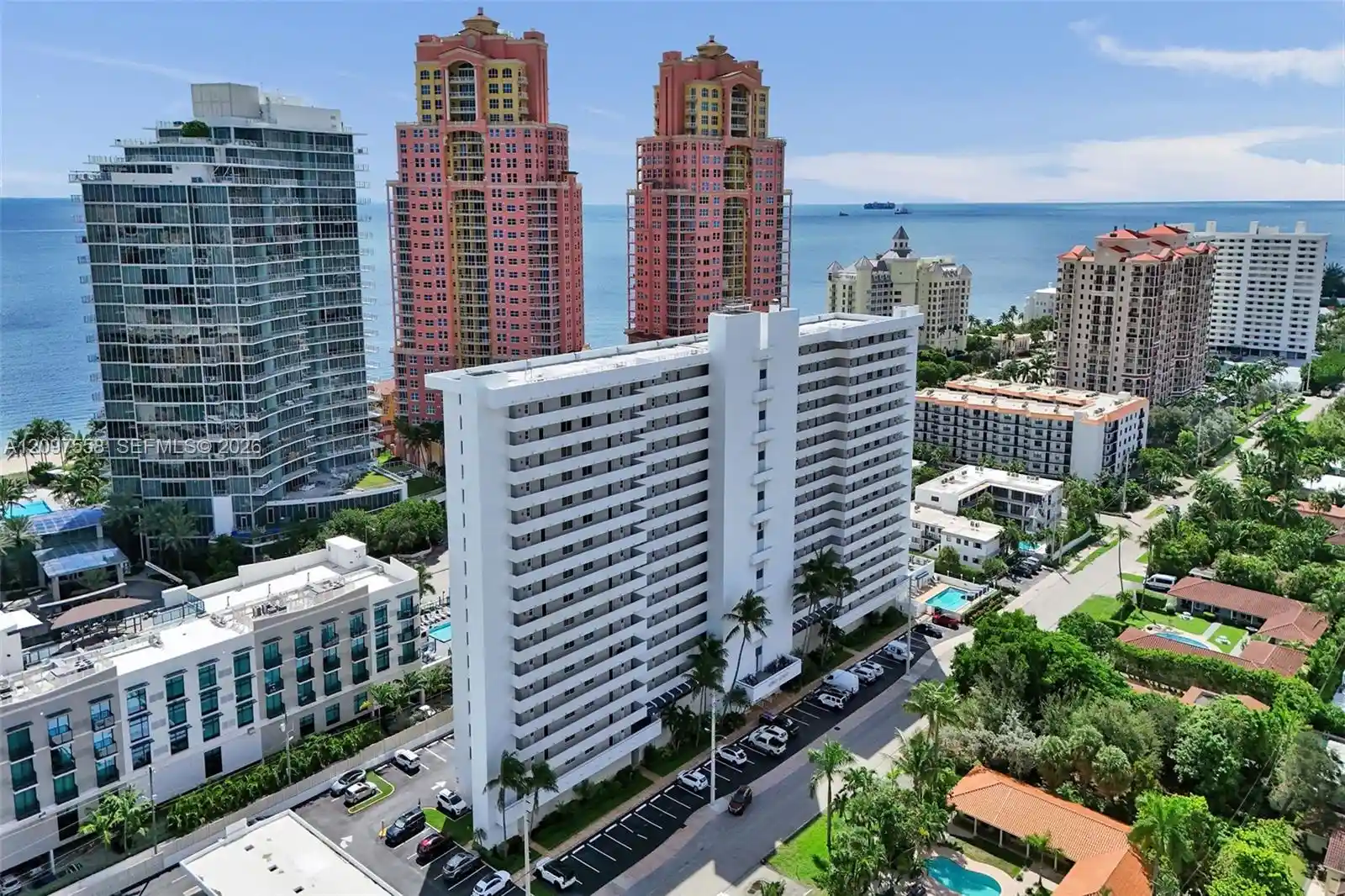 Listing Photo 1 - Condo for sale in 2200 NE 33rd Ave located at 2200 NE 33rd Ave, Fort Lauderdale, FL 33305 - Unit #3D