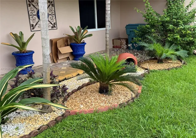 Photo 2 of Single family home for sale at 405 SW 106th Avenue, Miami, FL 33174 | MLS# A12097673 | Listing updated on 2026-10-30