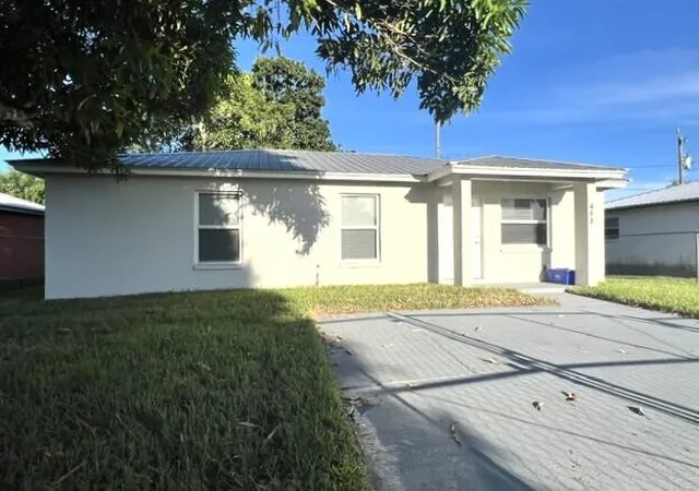 Single family home for sale at 488 E Jordan Blvd, Pahokee, FL 33476 | MLS# B26082016
