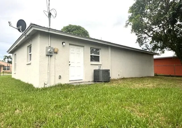 Photo 4 of Single family home for sale at 488 E Jordan Blvd, Pahokee, FL 33476 | MLS# B26082016 | Listing updated on 2026-10-10