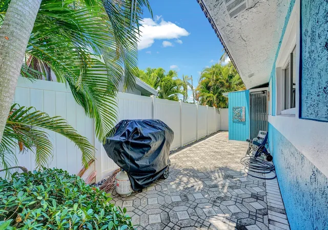 Photo 2 of Single family home for sale at 3488 Ne 19th Avenue, Oakland Park, FL 33306 | MLS# B26082051 | Listing updated on 2026-10-08