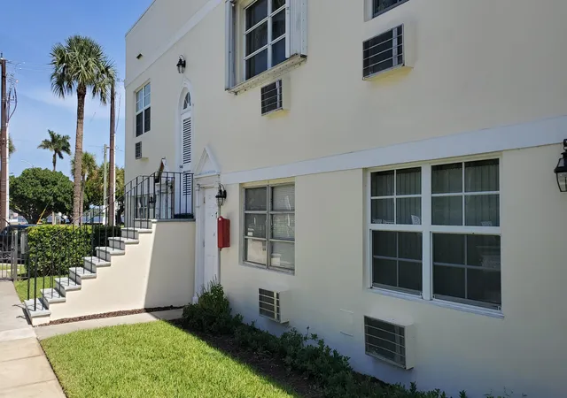Photo 3 of Condo for sale at 31 S Golfview Rd, Lake Worth Beach, FL 33460 | MLS# B26082084 | Listing updated on 2026-10-02