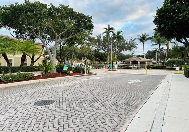 Photo 3 of Townhouse for sale at 8537 W Southgate Shrs Cir E, Tamarac, FL 33321 | MLS# B26082108 | Listing updated on 2026-10-02