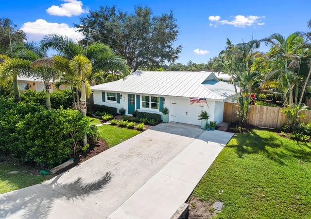 Photo 1 of Single family home for sale at 1964 Se Lafayette St, Stuart, FL 34997 | MLS# B26082111 | Listing updated on 2026-10-10