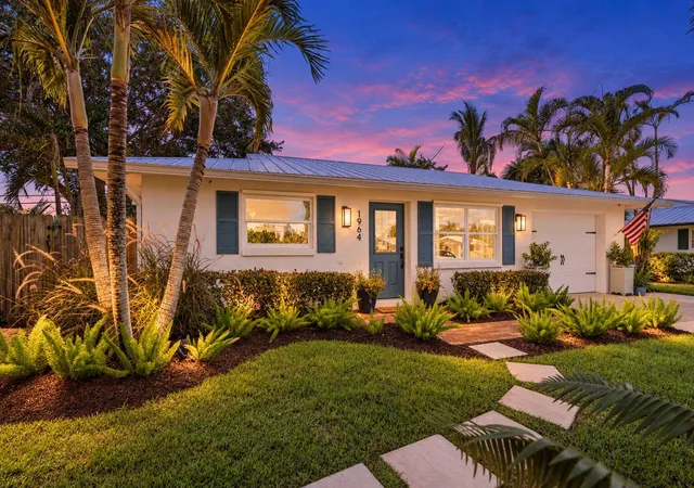 Photo 2 of Single family home for sale at 1964 Se Lafayette St, Stuart, FL 34997 | MLS# B26082111 | Listing updated on 2026-10-10