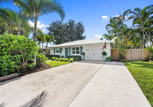 Photo 3 of Single family home for sale at 1964 Se Lafayette St, Stuart, FL 34997 | MLS# B26082111 | Listing updated on 2026-10-10