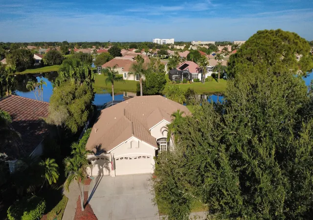 Photo 3 of Sale Pending at 909 Sw Lake Charles Cir, Port Saint Lucie, FL 34986 | MLS# B26082151 | Listing updated on 2026-10-09