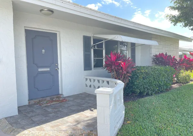 Photo 3 of Single family home for sale at 1304 Sw 15th Street, Boynton Beach, FL 33426 | MLS# B26082168 | Listing updated on 2026-10-07