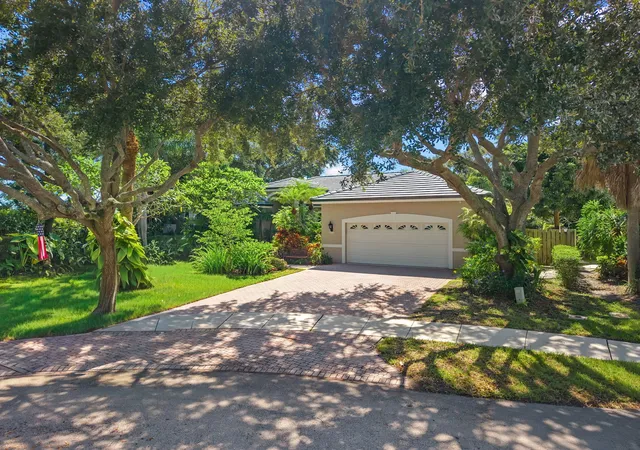 Single family home for sale at 4560 S Barwick Ranch Cir, Delray Beach, FL 33445 | MLS# B26082218