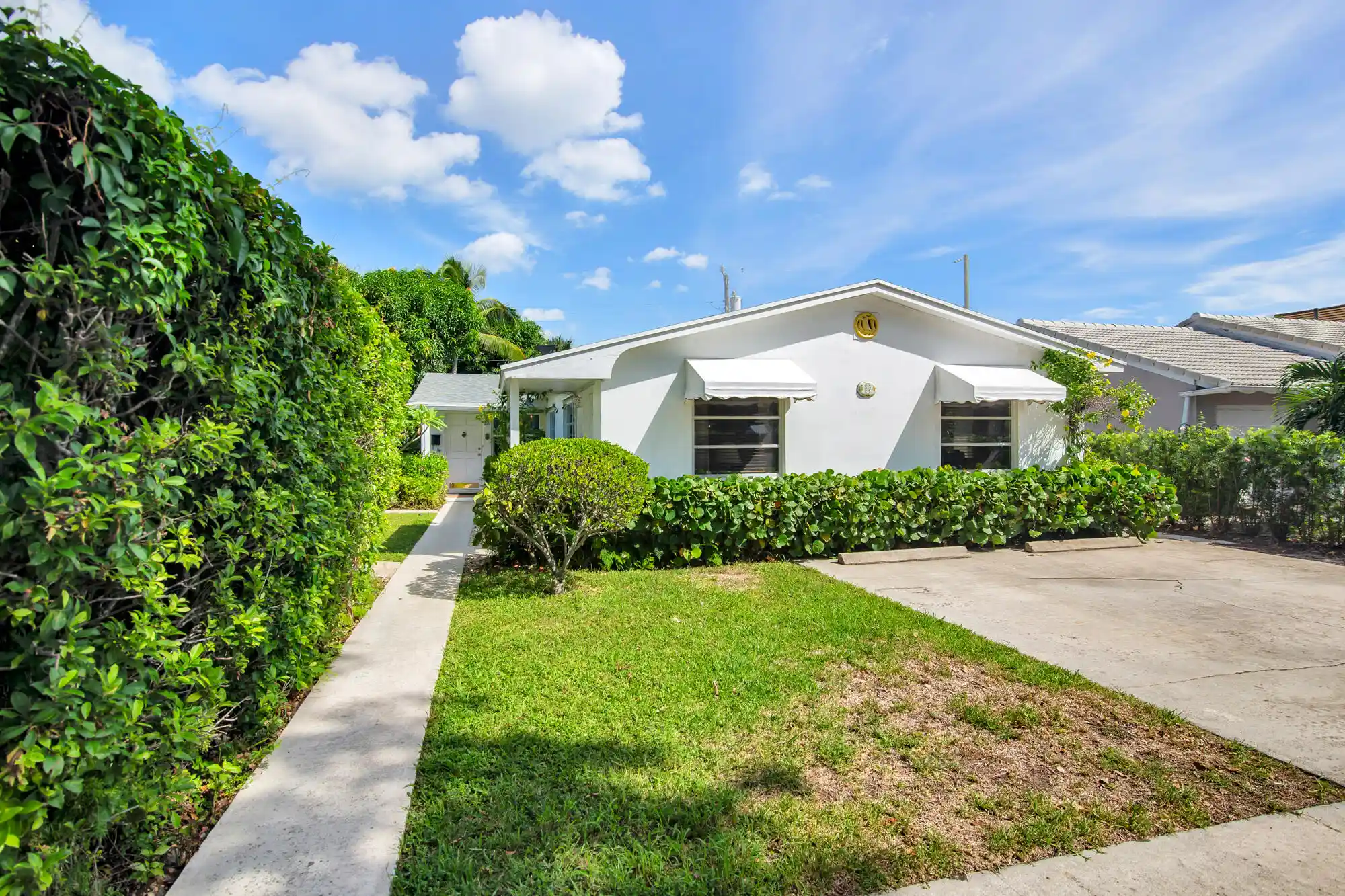Photo 1 of Sale Pending at 217 Pine Ter, West Palm Beach, FL 33405 | MLS# B26082231 | Listing updated on 2026-10-13