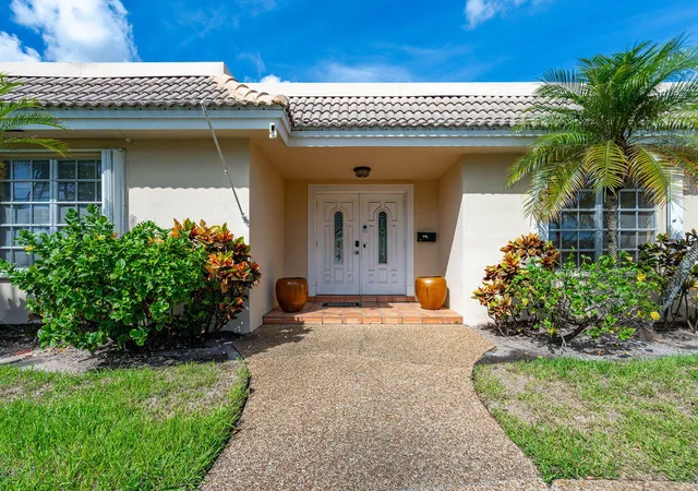 Photo 4 of Single family home for sale at 4471 NE 25th Avenue, Lighthouse Point, FL 33064 | MLS# B26082236 | Listing updated on 2026-09-30