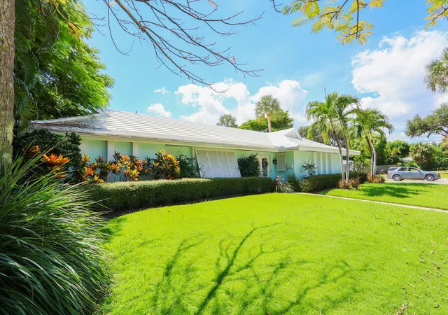Photo 2 of Single family home for sale at 222 33rd Street, West Palm Beach, FL 33407 | MLS# B26082226 | Listing updated on 2026-10-10