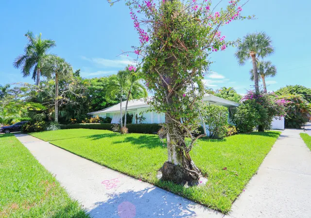 Photo 3 of Single family home for sale at 222 33rd Street, West Palm Beach, FL 33407 | MLS# B26082226 | Listing updated on 2026-10-10