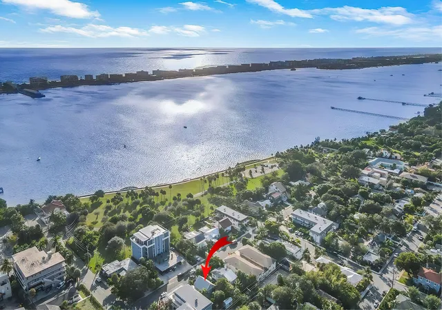 Photo 2 of Multi family home for sale at 209 S Lakeside Dr, Lake Worth Beach, FL 33460 | MLS# B26082312 | Listing updated on 2026-10-05