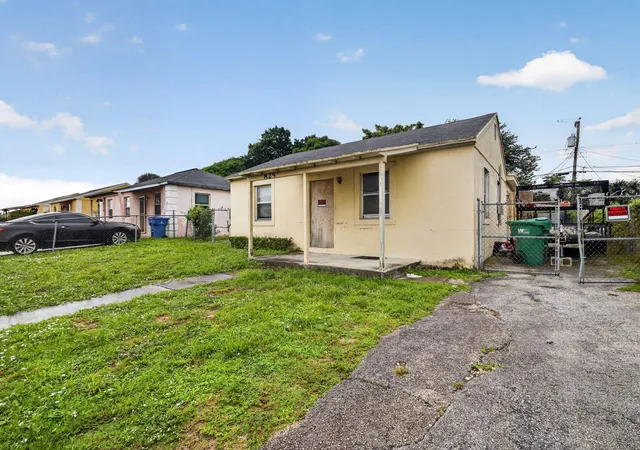 Photo 3 of Single family home for sale at 825 W 5th Street, Riviera Beach, FL 33404 | MLS# B26082324 | Listing updated on 2026-10-03