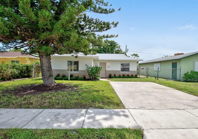 Photo 1 of Single family home for sale at 1025 W 7th Street, Riviera Beach, FL 33404 | MLS# B26082331 | Listing updated on 2026-10-08