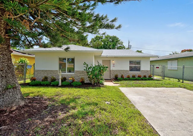 Photo 2 of Single family home for sale at 1025 W 7th Street, Riviera Beach, FL 33404 | MLS# B26082331 | Listing updated on 2026-10-08