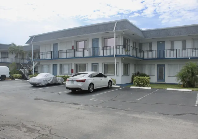 Photo 3 of Condo for sale at 2440 Lake Osborne Dr #105, Lake Worth Beach, FL 33461 | MLS# B26082338 | Listing updated on 2026-10-10