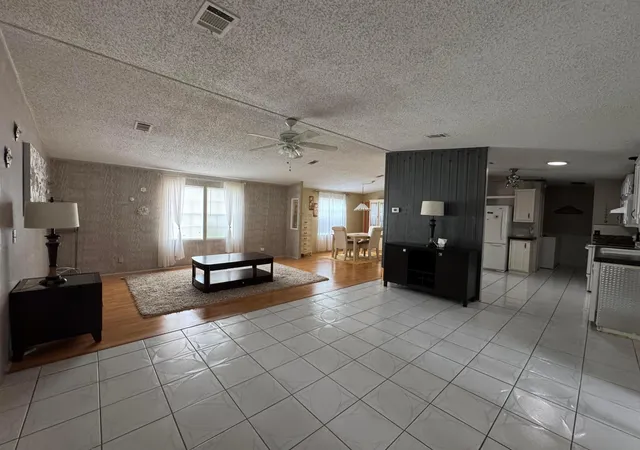Photo 2 of Manufactured home for sale at 621 Sunny S Ave, Boynton Beach, FL 33436 | MLS# B26082412 | Listing updated on 2026-09-30
