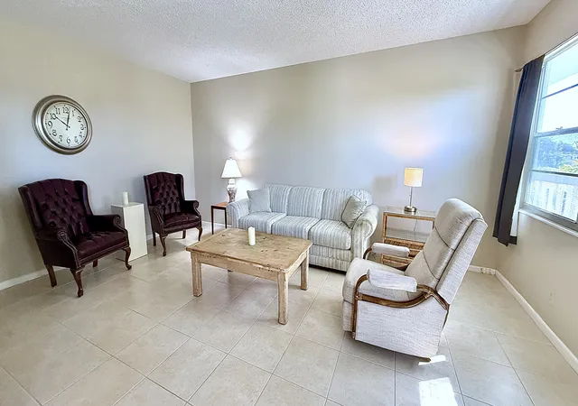 Listing Photo 5 - Condo for sale in building located at 4075 Newport Q Dr, Deerfield Beach, FL 33442
