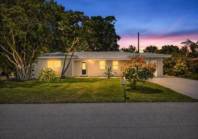 Photo 2 of Single family home for sale at 902 Garnett St, Lantana, FL 33462 | MLS# B26082503 | Listing updated on 2026-10-02