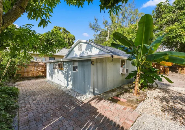Photo 1 of Single family home for sale at 618 S Pine St #B, Lake Worth Beach, FL 33460 | MLS# B26082526 | Listing updated on 2026-09-30
