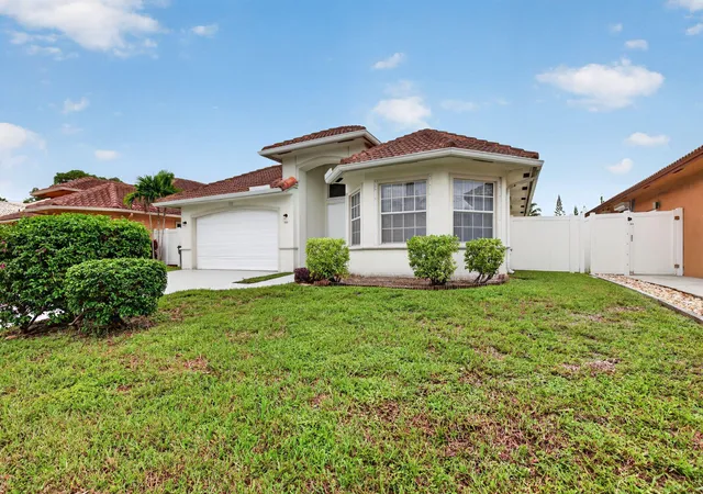 Photo 2 of Single family home for sale at 900 Se 2nd Avenue, Dania, FL 33004 | MLS# B26082558 | Listing updated on 2026-10-10