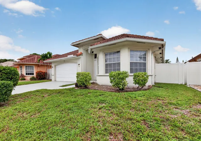 Photo 3 of Single family home for sale at 900 Se 2nd Avenue, Dania, FL 33004 | MLS# B26082558 | Listing updated on 2026-10-10