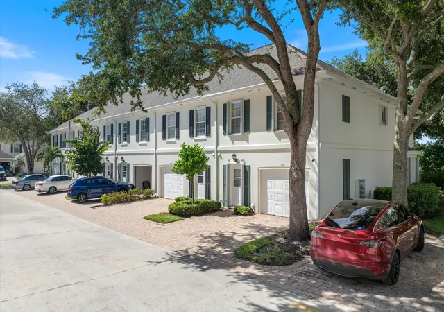 Townhouse for sale at 336 Legare Ct, Jupiter, FL 33458 | MLS# B26082598