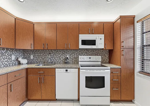 Photo 4 of Condo for sale at 9283 Vista Del Lago #G, Boca Raton, FL 33428 | MLS# B26082601 | Listing updated on 2026-10-10