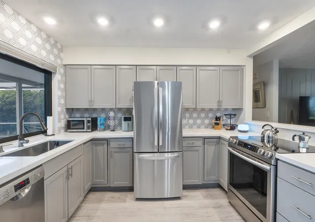 Photo 3 of Single family home for sale at 4450 Nw 19th Avenue, Oakland Park, FL 33309 | MLS# B26082612 | Listing updated on 2026-10-10