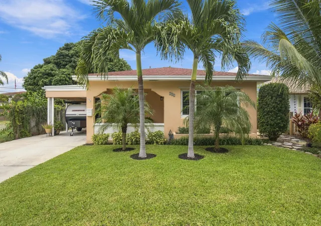 Photo 2 of Single family home for sale at 330 Cornell Dr, Lake Worth Beach, FL 33460 | MLS# B26082666 | Listing updated on 2026-10-10