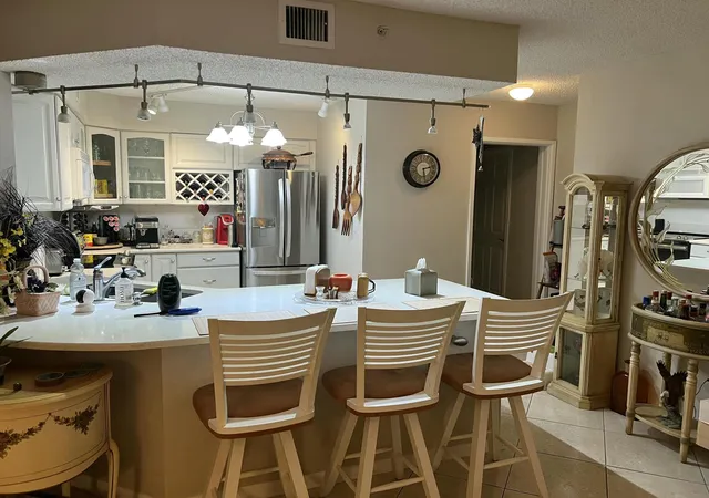 Listing Photo 4 - Condo for sale in building located at 100 Scotia Dr, Lantana, FL 33462 - Unit #203
