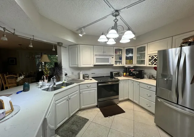 Listing Photo 5 - Condo for sale in building located at 100 Scotia Dr, Lantana, FL 33462 - Unit #203